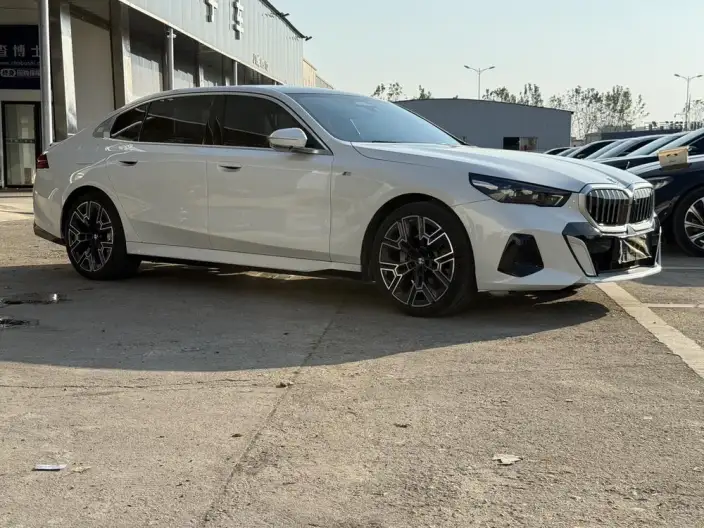 BMW 5 Series 2025 Model Facelift 530Li Exclusive Model M Sports Set – фото 3
