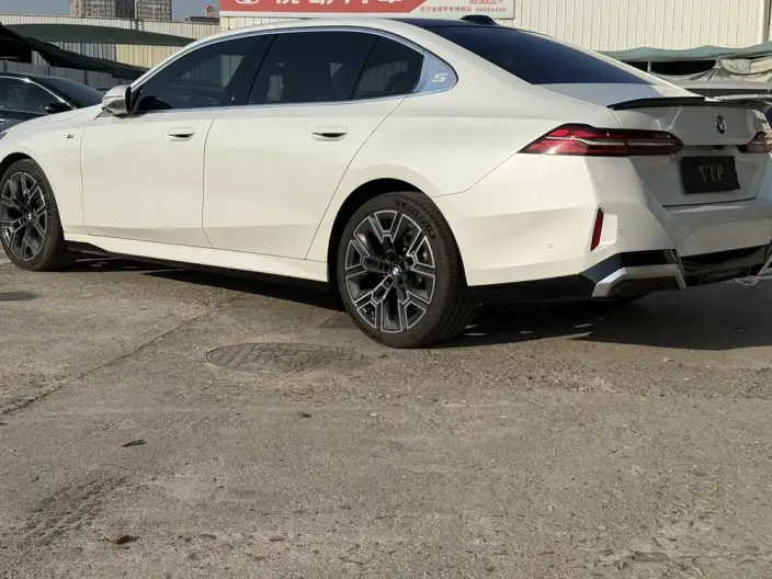 BMW 5 Series 2025 Model Facelift 530Li Exclusive Model M Sports Set – фото 8