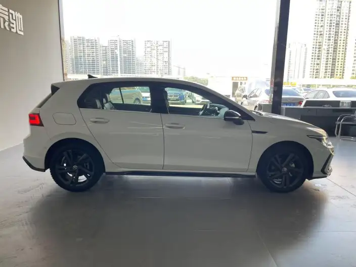 Volkswagen Golf 2024 Model 280TSI DSG R-Line 50 Legend Edition – фото 8