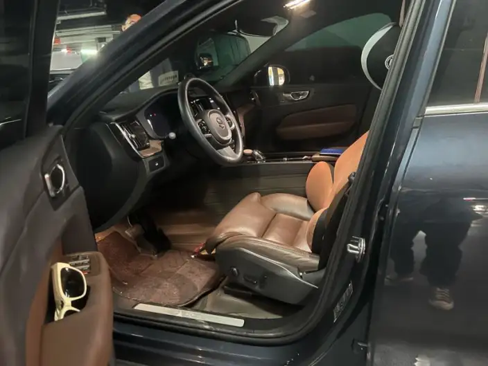 Volvo XC60 2024 Model B5 4WD Smart Range Deluxe Edition – фото 9