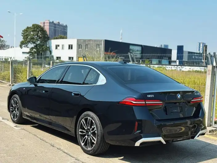 BMW 5 Series 2025 Model Facelift 530Li Leading Model M Sports Set – фото 4