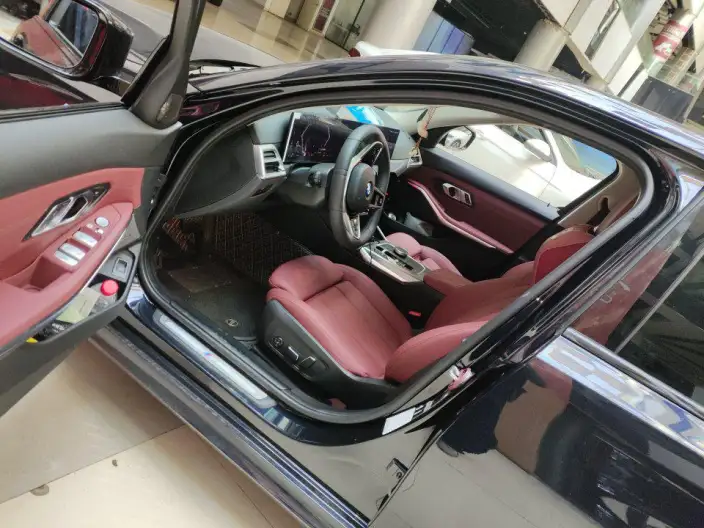 BMW 3 Series 2026 Model 330Li M Sports Night Set – фото 6