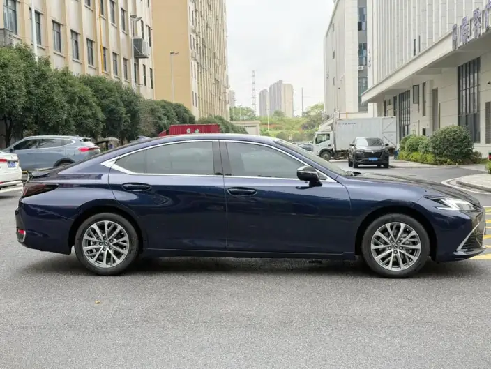 Lexus ES 2025 Model 300h Premium – фото 7