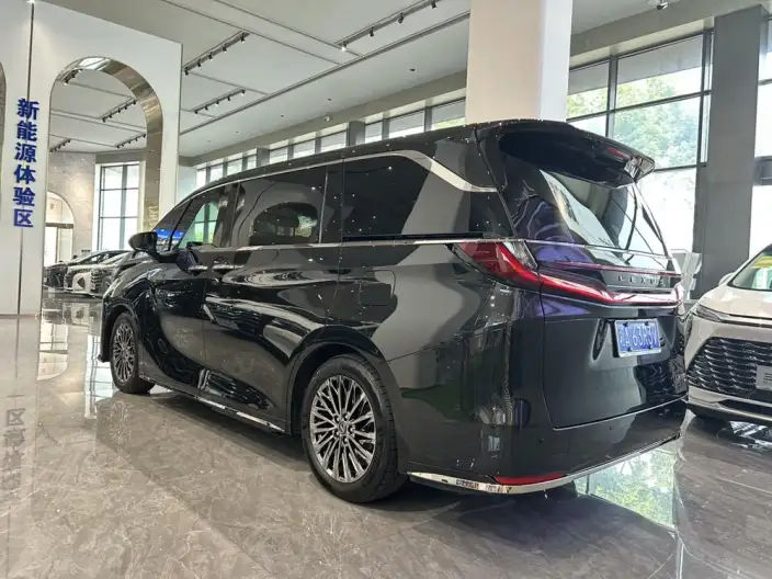 Lexus LM 2026 Model 2.5L Automatic 4WD 7 seat Parallel Imported – фото 5