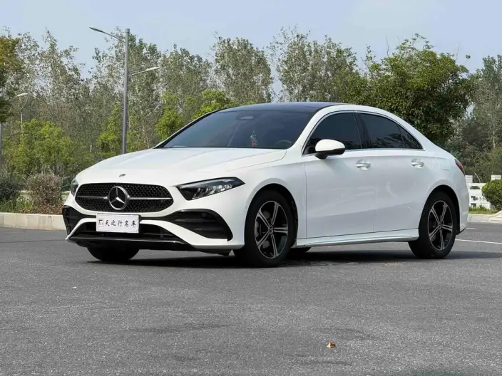 Mercedes-Benz A-class 2023 Model A 200 L Sports sedan Fashion Edition – фото 1