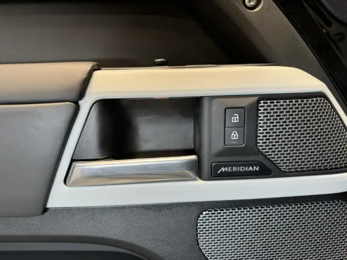 Land Rover Defender 2023 Model 90 3.0T P400 XS – фото 7