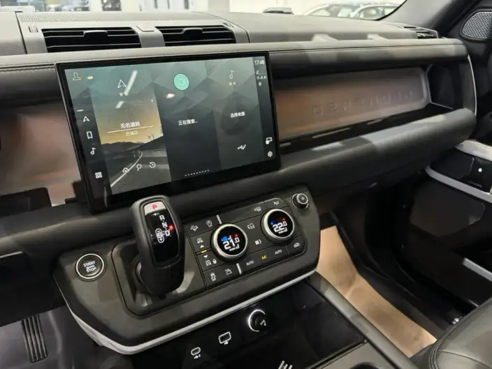Land Rover Defender 2023 Model 90 3.0T P400 XS – фото 8