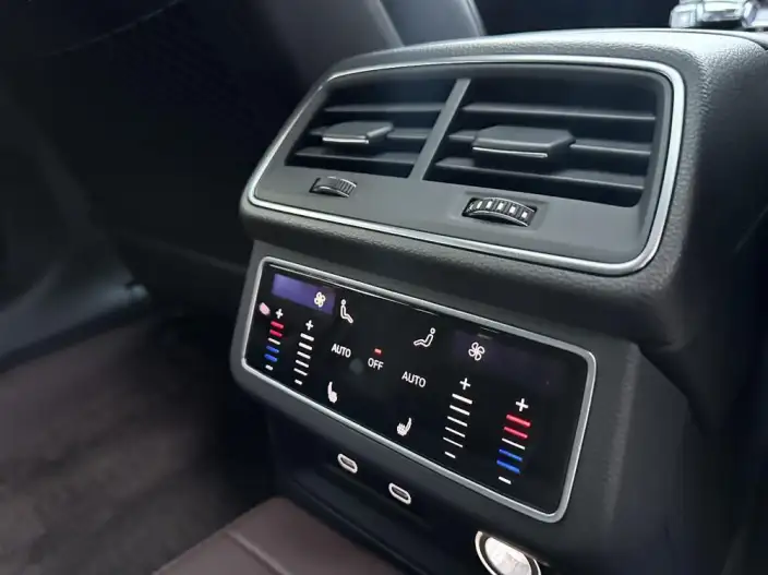 Audi A6L 2024 Model 55 TFSI quattro Exclusive Dynamic Model – фото 9