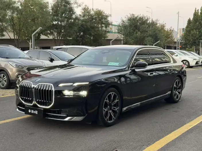 BMW 7 Series 2023 Model 735Li Luxury Set – фото 1
