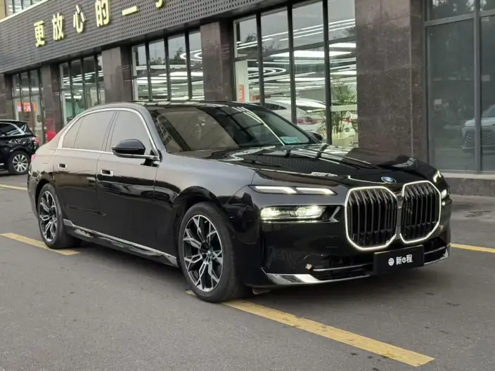 BMW 7 Series 2023 Model 735Li Luxury Set – фото 3