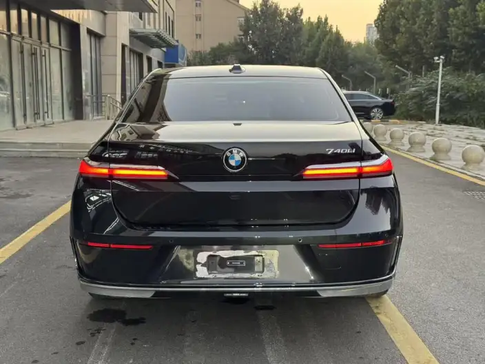 BMW 7 Series 2023 Model 735Li Luxury Set – фото 5