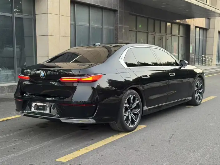 BMW 7 Series 2023 Model 735Li Luxury Set – фото 6