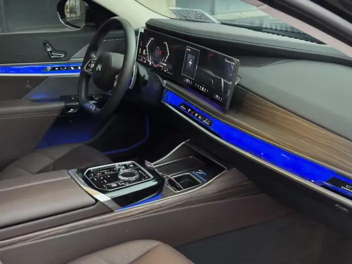 BMW 7 Series 2023 Model 735Li Luxury Set – фото 8