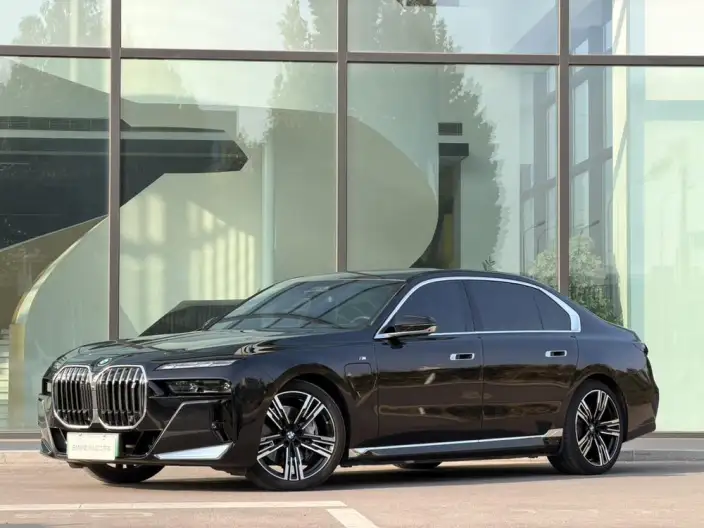 BMW i7 2023 Model eDrive50L Exclusive Model M Sports Set – фото 1