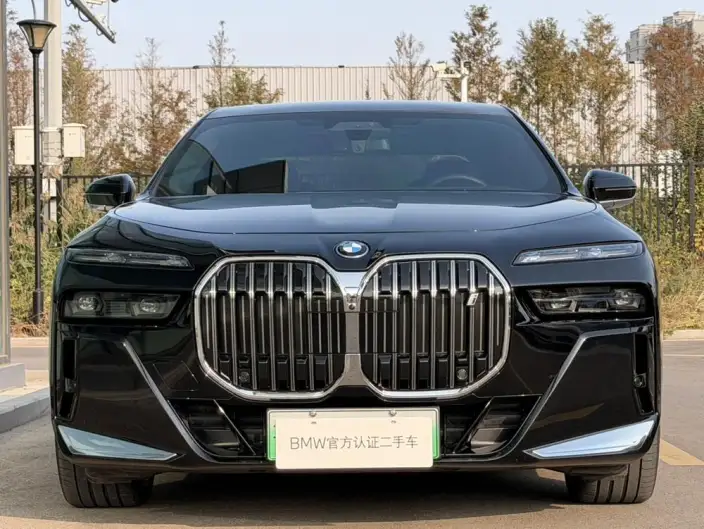 BMW i7 2023 Model eDrive50L Exclusive Model M Sports Set – фото 2