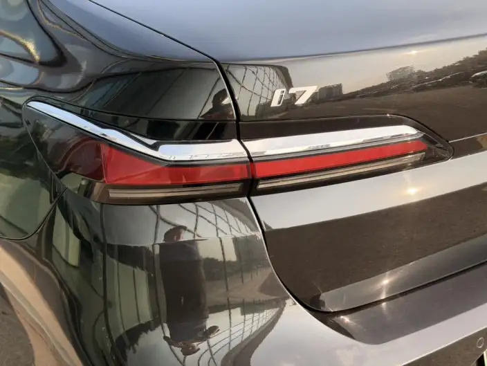 BMW i7 2023 Model eDrive50L Exclusive Model M Sports Set – фото 8
