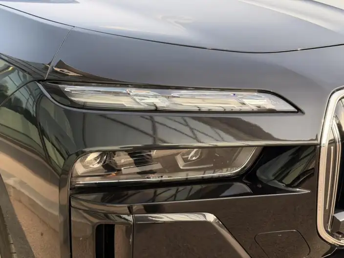 BMW i7 2023 Model eDrive50L Exclusive Model M Sports Set – фото 9