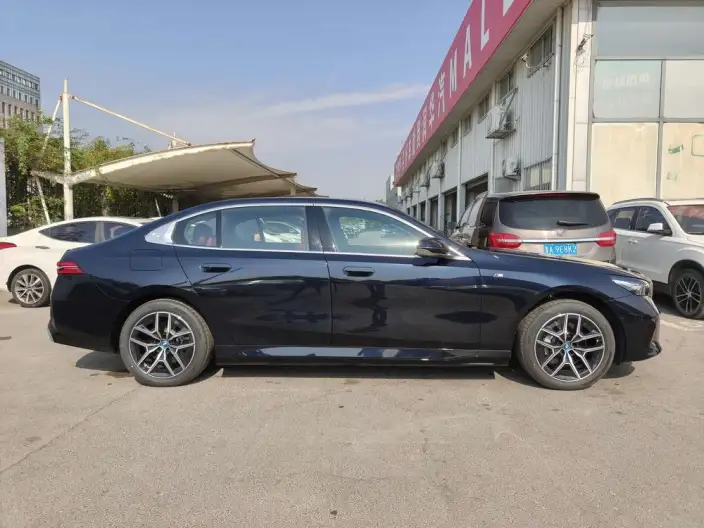 BMW i5 2024 Model eDrive35L M Sports Set – фото 5