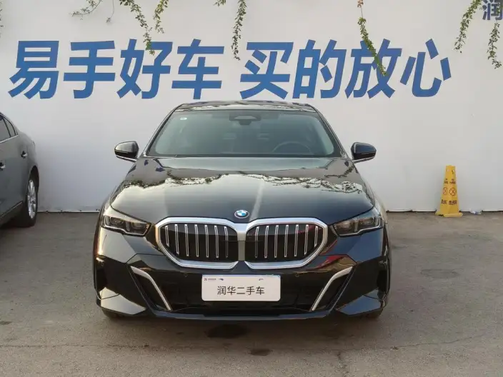 BMW 5 Series 2025 Model 530Li Exclusive Model M Sports Set – фото 2