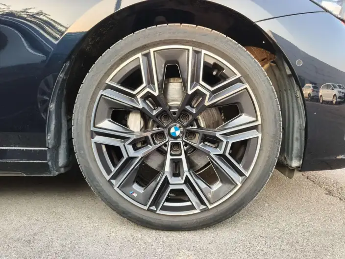 BMW 5 Series 2025 Model 530Li Exclusive Model M Sports Set – фото 6