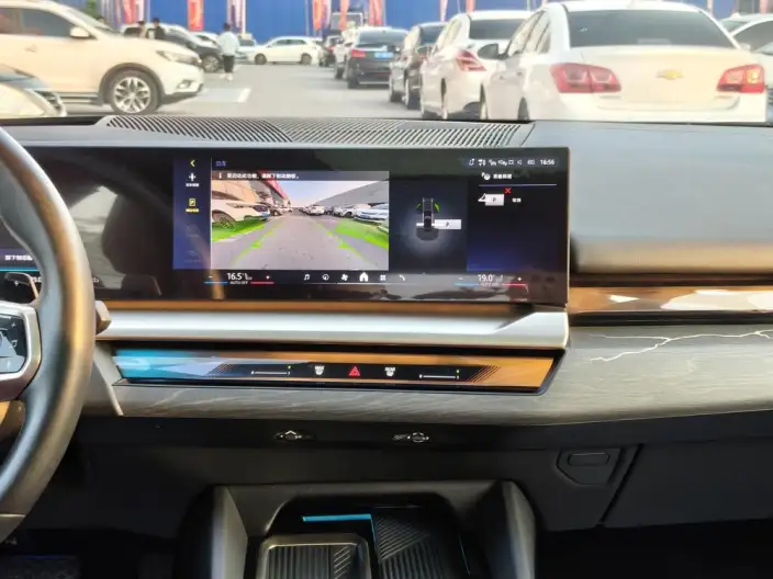 BMW 5 Series 2025 Model 530Li Exclusive Model M Sports Set – фото 9