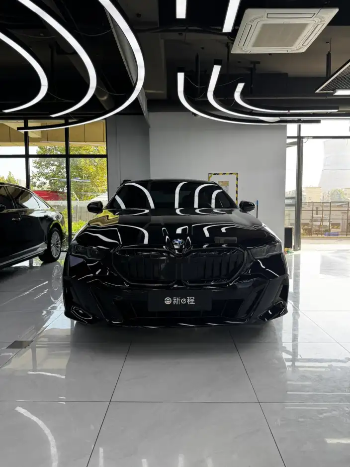 BMW 5 Series 2025 Model 530Li Leading Model M Sports Set – фото 2