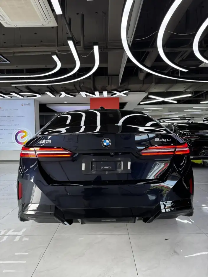 BMW 5 Series 2025 Model 530Li Leading Model M Sports Set – фото 4