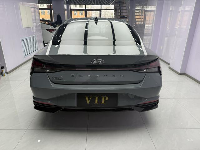 Hyundai Elantra 2022 1.5L CVT LUX Premium – фото 3