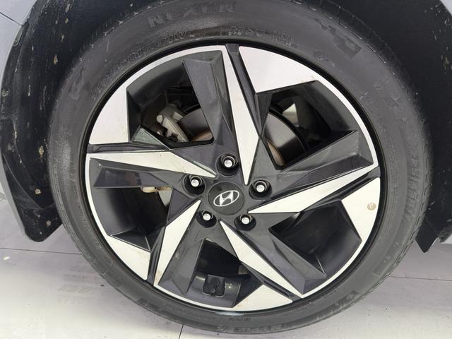 Hyundai Elantra 2022 1.5L CVT LUX Premium – фото 6