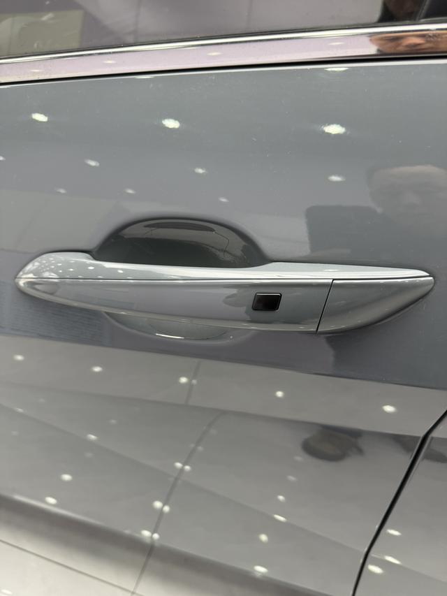 Hyundai Elantra 2022 1.5L CVT LUX Premium – фото 7