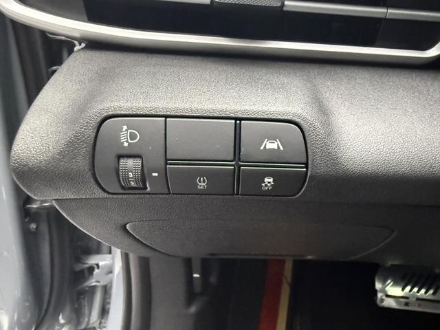 Hyundai Elantra 2022 1.5L CVT LUX Premium – фото 9