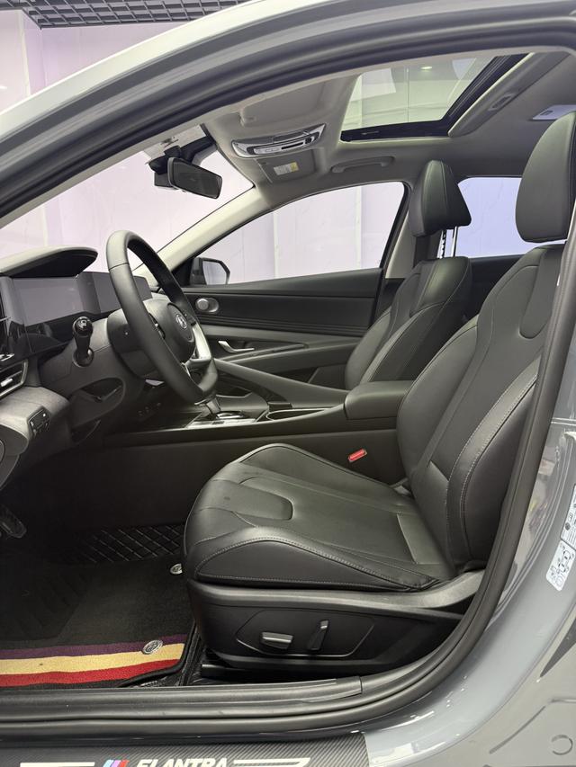 Hyundai Elantra 2022 1.5L CVT LUX Premium – фото 10