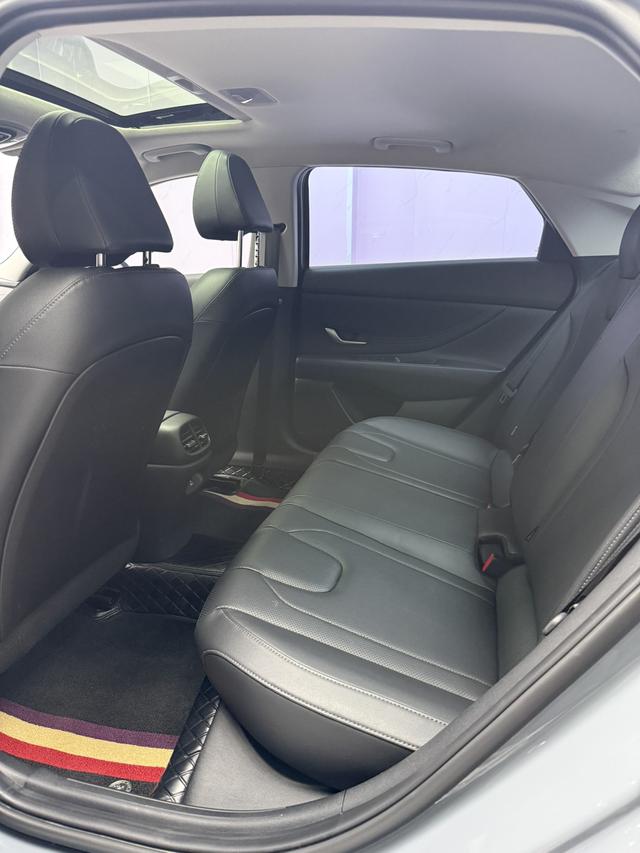 Hyundai Elantra 2022 1.5L CVT LUX Premium – фото 15