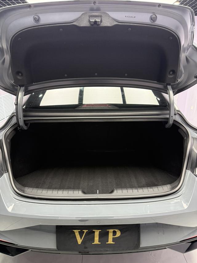 Hyundai Elantra 2022 1.5L CVT LUX Premium – фото 18