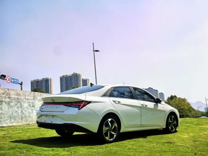 Hyundai Ioniq 2021 Model 1.5L CVT LUX Premium Edition – фото 6