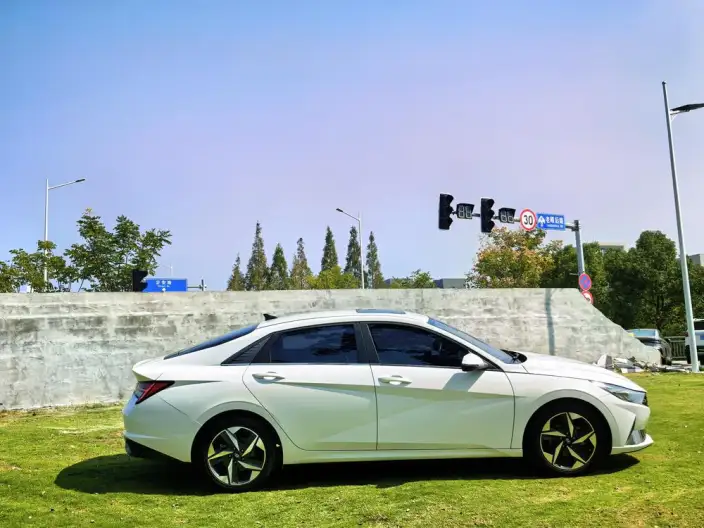 Hyundai Ioniq 2021 Model 1.5L CVT LUX Premium Edition – фото 7