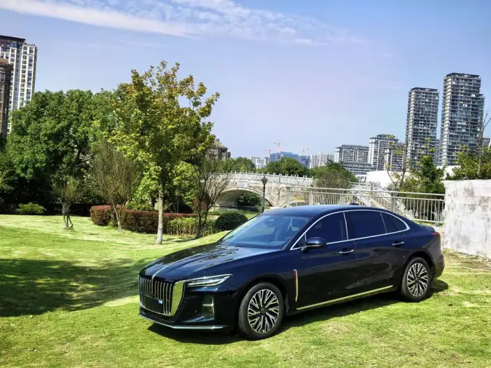 Hongqi H5 2025 Model 2.0T Automatic Flag Enjoy Edition