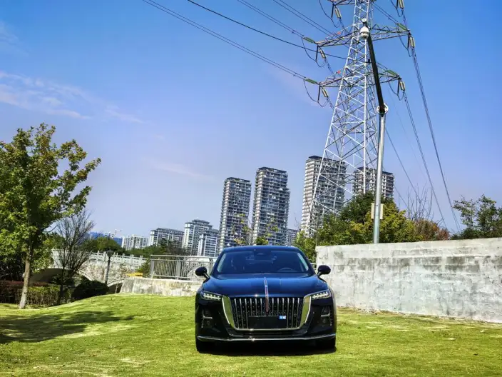 Hongqi H5 2025 Model 2.0T Automatic Flag Enjoy Edition