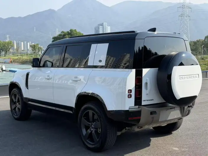 Land Rover Defender 2024 Model 110 3.0T P400 X-Dynamic HSE