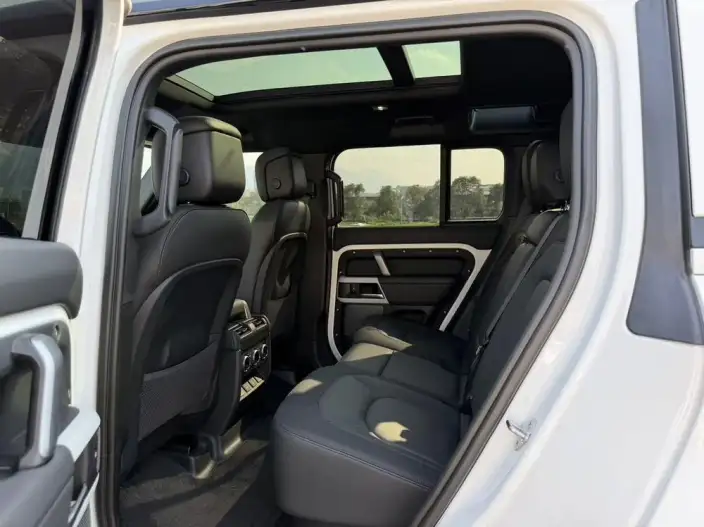 Land Rover Defender 2024 Model 110 3.0T P400 X-Dynamic HSE – фото 9