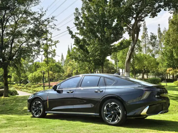 HONGQI H6 2023 Model 2.0T Zhishang Edition – фото 5