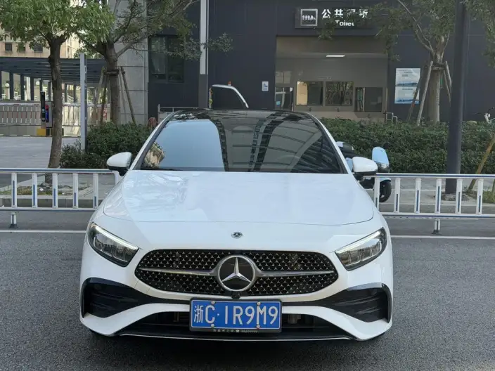 Mercedes-Benz A-class 2024 Model A 200 L Dynamic Edition – фото 2