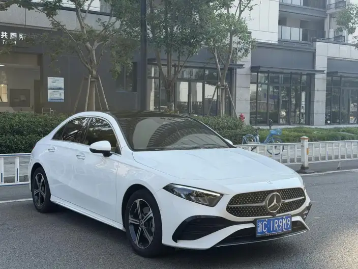 Mercedes-Benz A-class 2024 Model A 200 L Dynamic Edition – фото 3
