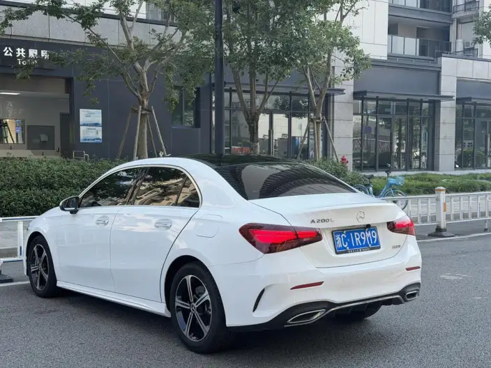 Mercedes-Benz A-class 2024 Model A 200 L Dynamic Edition – фото 4
