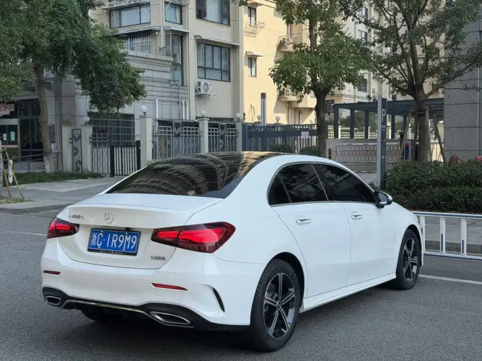 Mercedes-Benz A-class 2024 Model A 200 L Dynamic Edition – фото 6