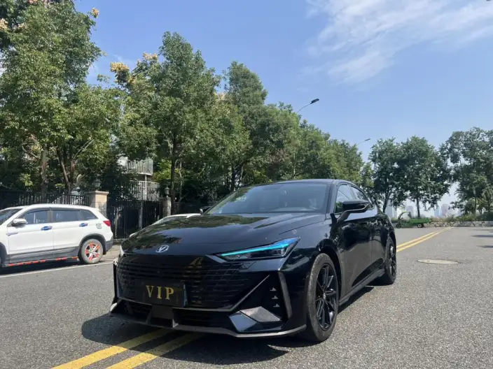 Changan UNI-V 2022 Model 1.5T Noble Model – фото 1