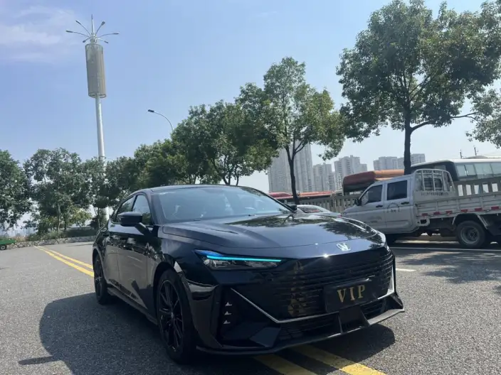 Changan UNI-V 2022 Model 1.5T Noble Model – фото 3