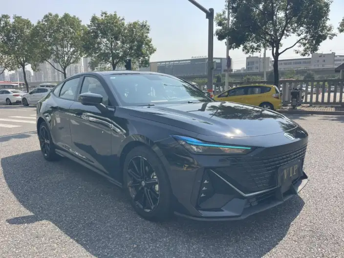 Changan UNI-V 2022 Model 1.5T Noble Model – фото 3