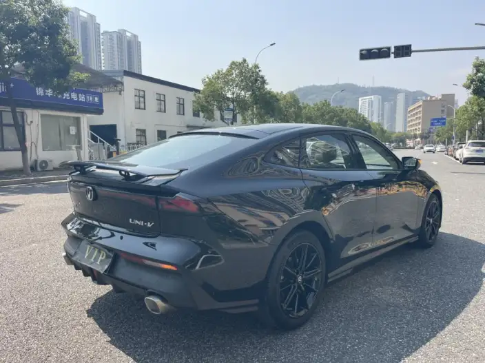 Changan UNI-V 2022 Model 1.5T Noble Model – фото 7