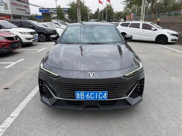Changan UNI-V 2023 Model 1.5T Exclusive Model – фото 2